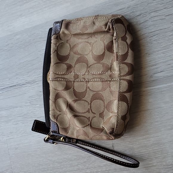 Coach wristlet - Picture 2 of 3